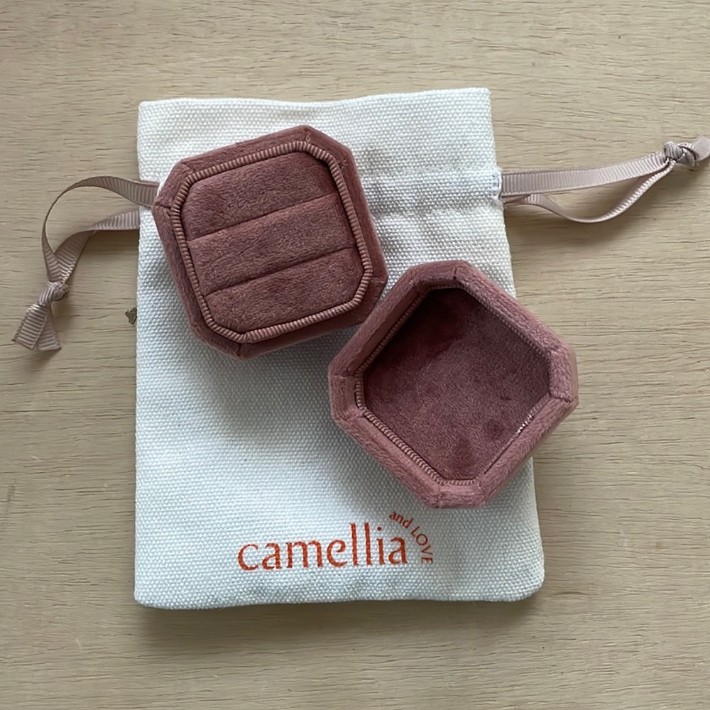 Rose velvet ring box